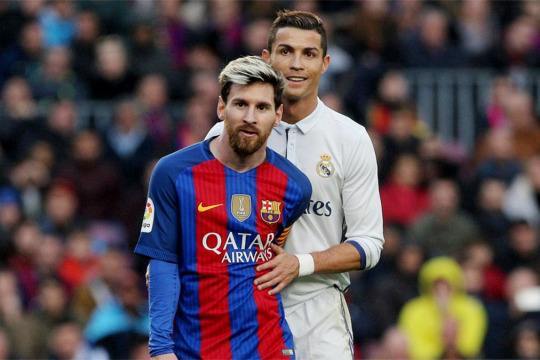 中超赛场争议判罚：VAR判罚引发讨论,（中超争议判罚再起：VAR介入引发热议）