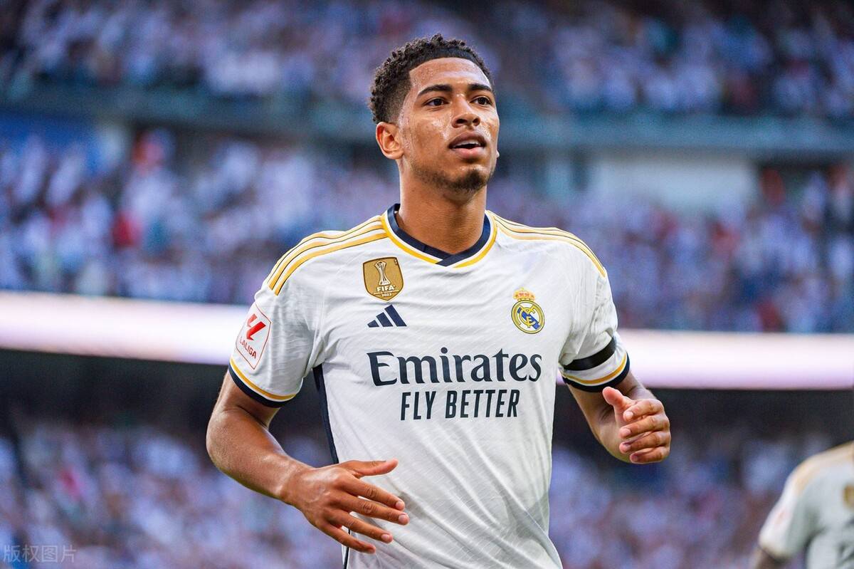 各项悬念今晚揭晓！关于2025FIFA颁奖礼，老哥们需要关注这些（2025 FIFA颁奖礼今晚揭晓：这些看点别错过）