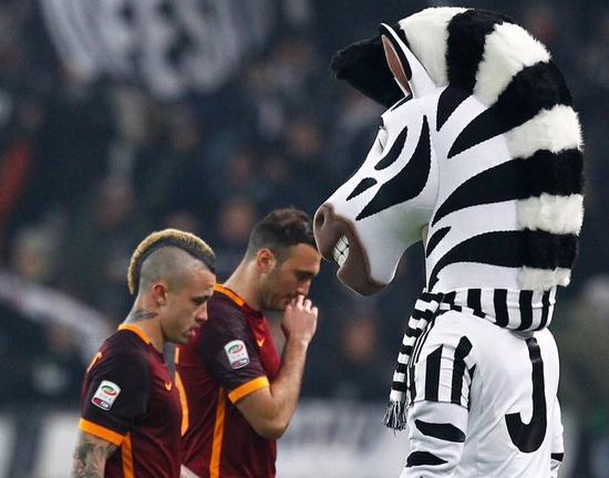 陷入窘境！曾凡博赛后独自离场，一分钟没上被裁也要跟队回美国