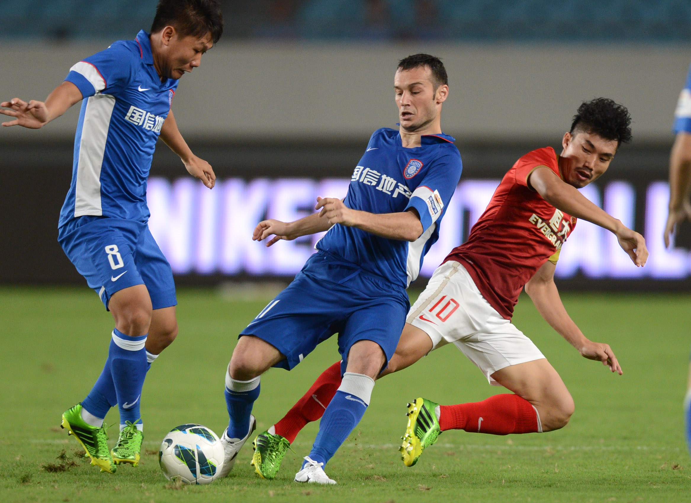 避免附加赛停赛，意媒：染黄的泽林斯基可能轮休波兰末轮比赛