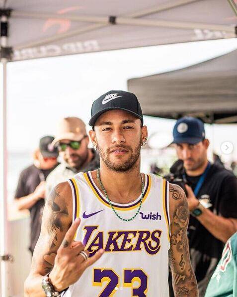 2025年成都混合团体世界杯第二阶段八强赛，国乒以8-2战胜法国队，六连胜，莎头组合和王曼昱分别赢得两盘比赛。