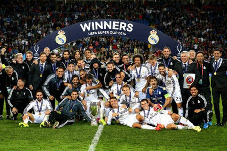 意甲三分制时代，斯帕莱蒂是第二位率队参加过三大德比的主帅（自意甲三分制以来，斯帕莱蒂成为第二位率队参与三大德比的主帅）