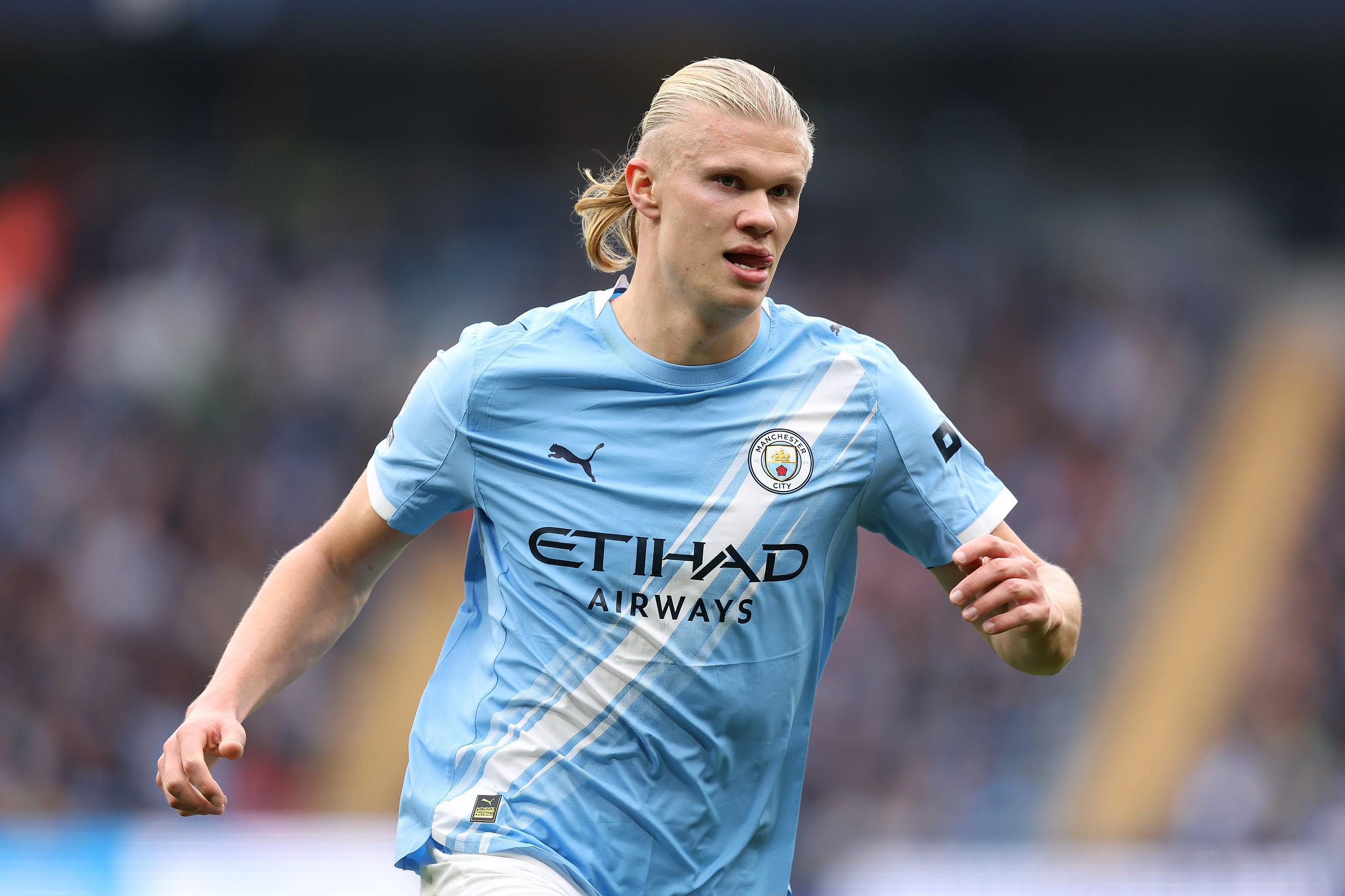 英超争议判罚：布莱顿进球犯不犯规？（英超引发争议：布莱顿这粒进球该判犯规吗？）