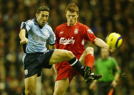 成都蓉城主帅徐正源获三年大合同，球队获亚冠资格，有望争夺双冠，球迷期待新赛季表现。