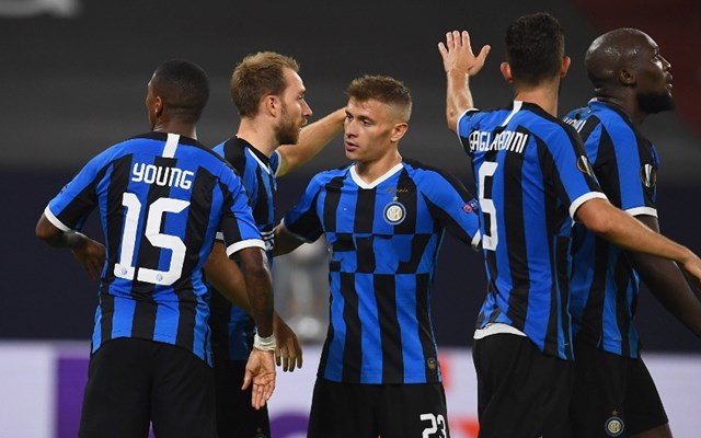 篮球CBA赛场出现精彩扣篮