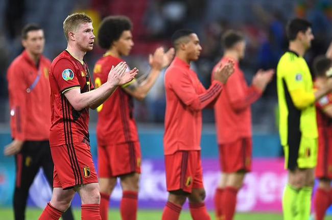 曼联非洲杯三国脚下轮恐缺阵，仍在谈判！阿莫林披露德里赫特伤情