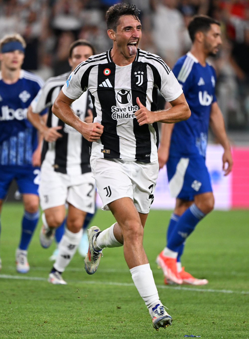 曼联对狼队的预测首发阵容：梅努的未来抉择，约罗强势回归