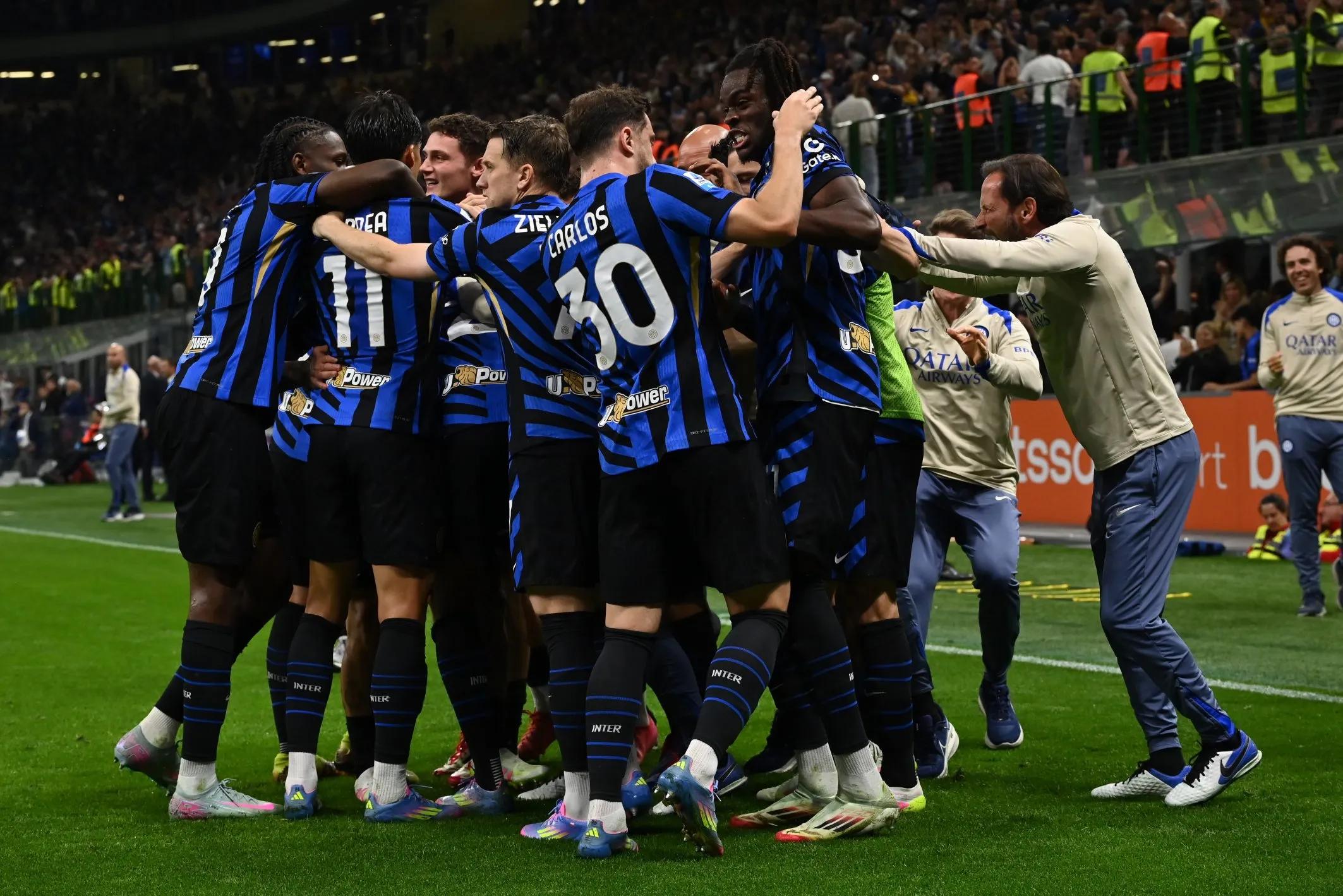 勒沃库森CEO：皇马没给阿隆索应有尊重，随时欢迎他回药厂（勒沃库森CEO：皇马未给予阿隆索足够尊重，药厂随时欢迎他回归）